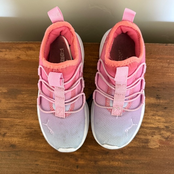 Puma pink slip on tennis shoes - Picture 1 of 3